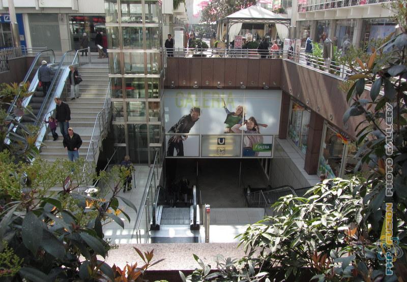 frankfurt-nordwestzentrum-abgang-zur-u-bahn.jpg